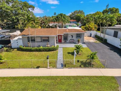 7884 Nw 175th St, House other with 4 bedrooms, 2 bathrooms and null parking in Hialeah FL | Image 2