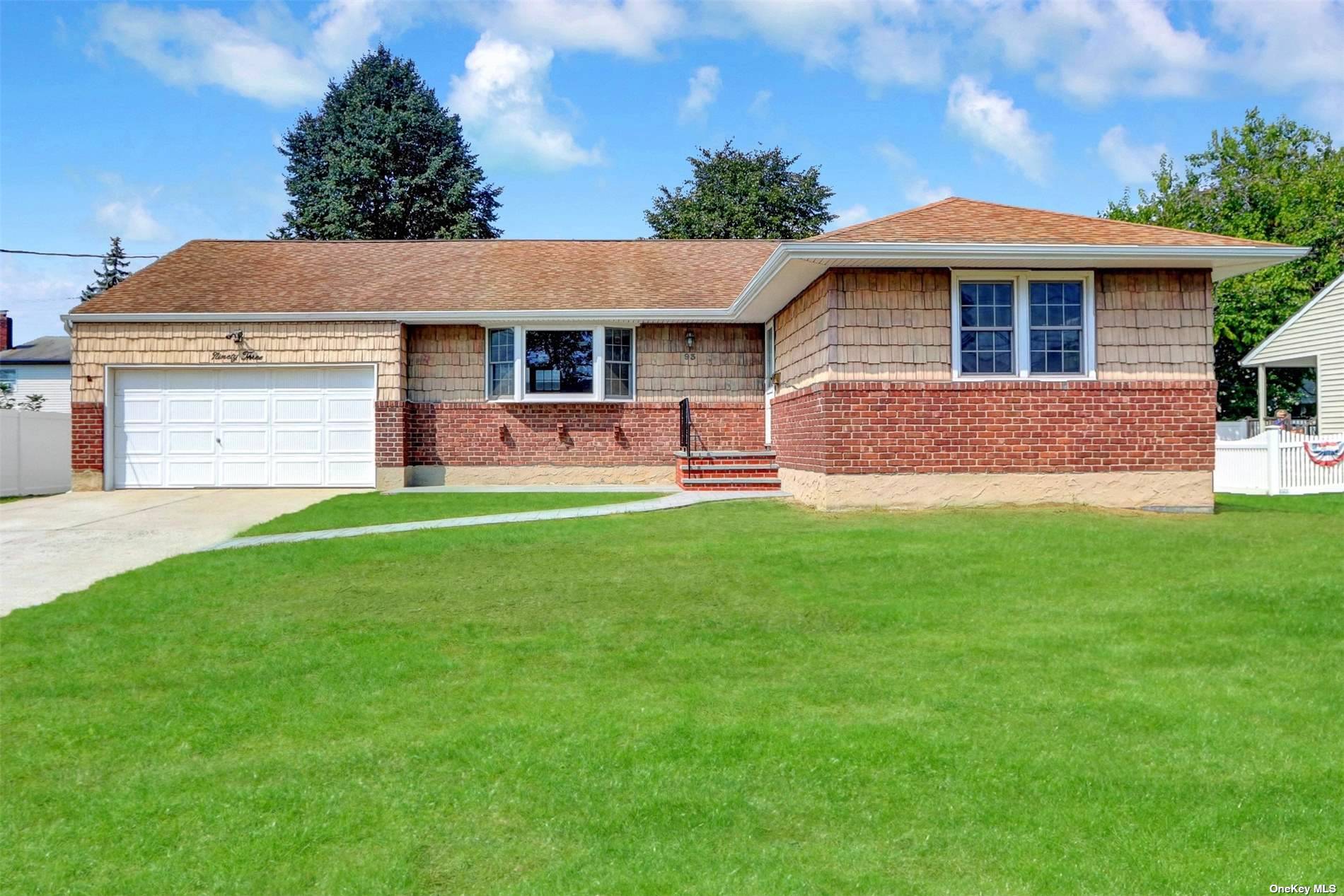 Hamilton Ave, Massapequa, NY 11758