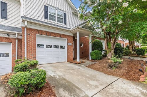 3834 Thomas Ridge Dr, Charlotte, NC, 28269-1581 | Card Image