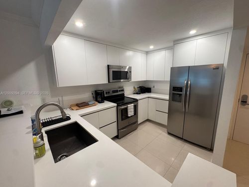 427-2301 Collins Ave, Miami Beach, FL, 33139-1617 | Card Image