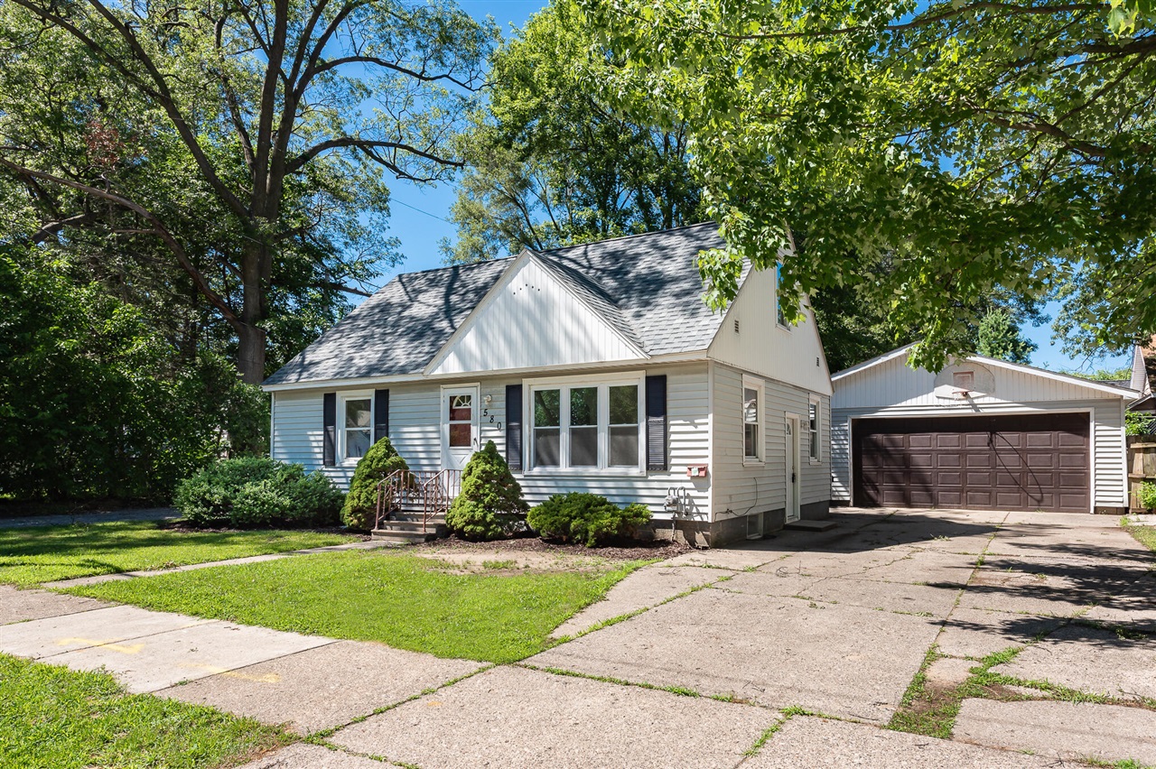 Larch Ave, Muskegon, MI 49442