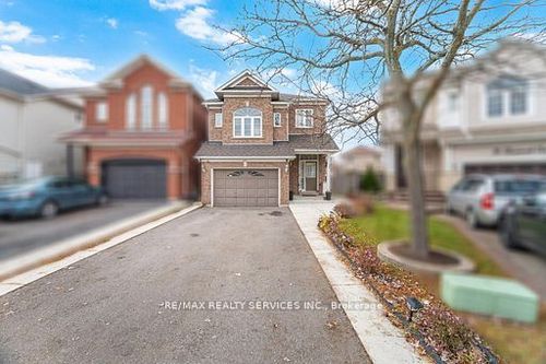 34 Bramoak Cres, Brampton, ON, L7A1T6 | Card Image