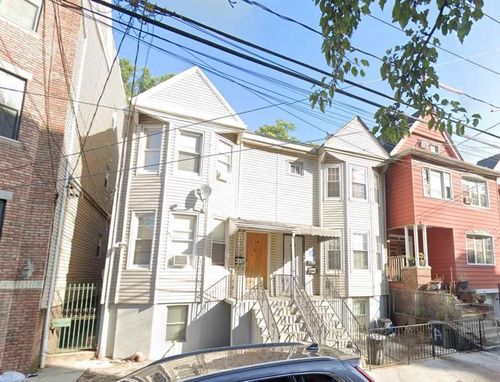 45A Van Reypen St, Jersey City, NJ, 07306-4553 | Card Image