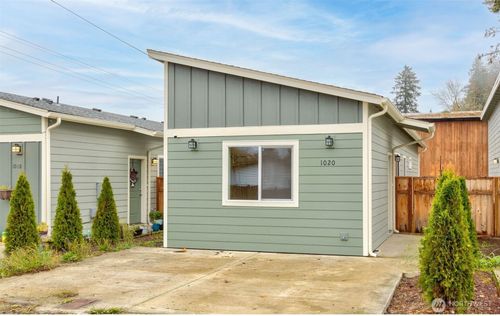 1020 3rd Ave Sw, Castle Rock, WA, 98611-9186 | Card Image