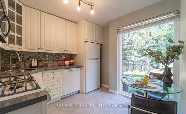26 - 94 George Henry Blvd, Condo with 3 bedrooms, 3 bathrooms and null parking in North York ON | Image 5