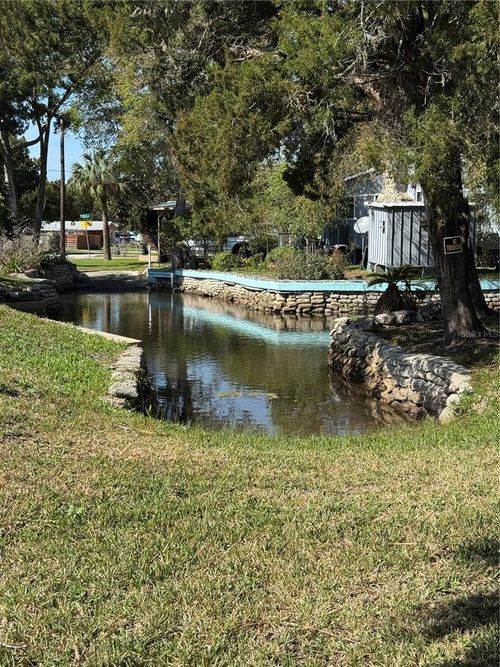 2221 S Waterman Dr, Crystal River, FL, 34429-8571 | Card Image
