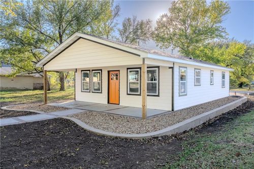 217 N 17th St, Fredonia, KS, 66736-1710 | Card Image