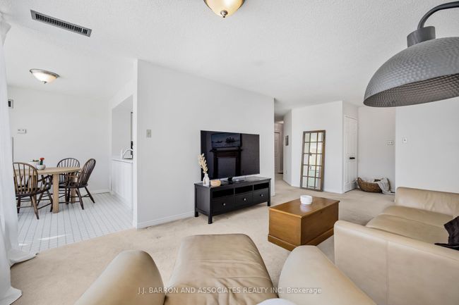 114 - 14924 Yonge St, Condo with 2 bedrooms, 2 bathrooms and null parking in Aurora ON | Image 8