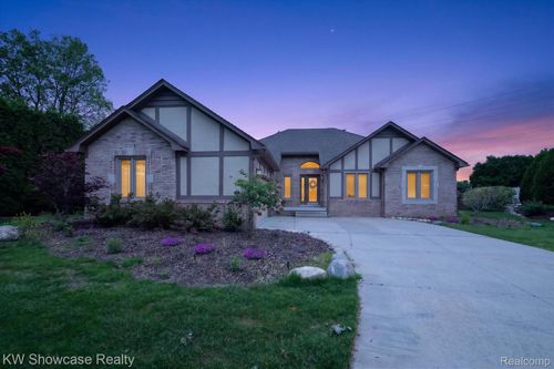 39995 Brylor Ct, Clinton Township, MI, 48038-3004 | Card Image