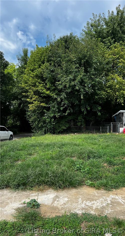 73 E 13th St, New Albany, IN, 47150-5753 | Card Image