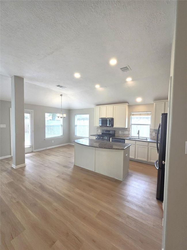 1907 Lazy Hollow Ln, House other with 3 bedrooms, 2 bathrooms and 2 parking in Pearland TX | Image 12