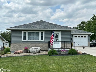 703 Loomis Avenue, Home with 3 bedrooms, 1 bathrooms and 1 parking in Corning IA | Image 1