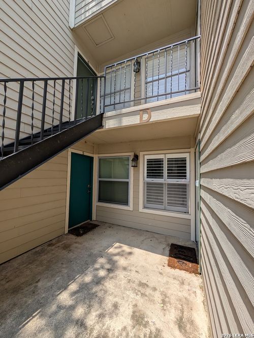 d5-551 Terminal Loop Rd, McQueeney, TX, 78123-3270 | Card Image