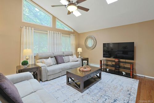 12 Rockridge Dr, Thiells, NY, 10984-1503 | Card Image