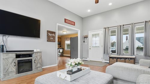 35 Twin Ln N, Wantagh, NY, 11793-1909 | Card Image