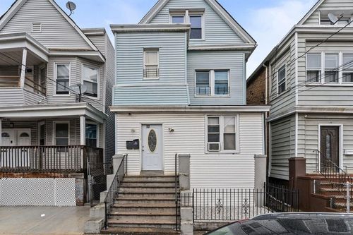 1-32 Armstrong Ave, Jersey City, NJ, 07305-4002 | Card Image
