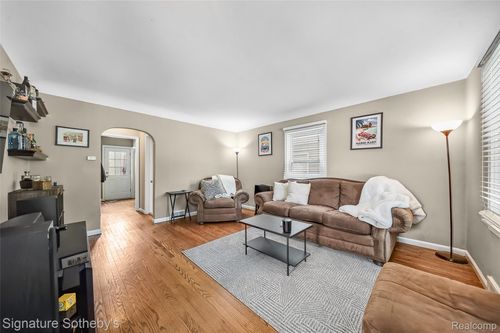 1820 Guthrie Ave, Royal Oak, MI, 48067-3585 | Card Image