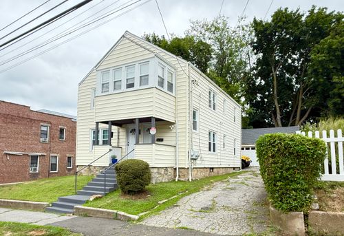 820 Brewster St, Bridgeport, CT, 06605-2961 | Card Image