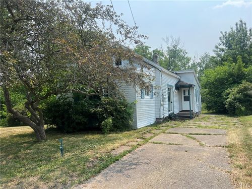 303 1st St, Canastota, NY, 13032-1549 | Card Image