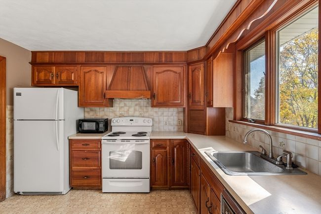 24 - 22 Burpee Rd, Home with 6 bedrooms, 2 bathrooms and 3 parking in Swampscott MA | Image 29