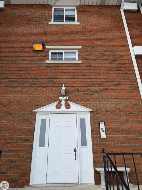 165 S Water St, Marine City, MI, 48039-3618 | Card Image