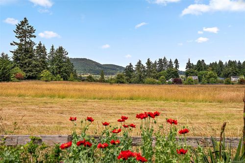 1600 White Rd, Central Saanich, BC, V8M1S8 | Card Image