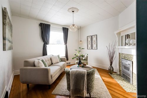 708 W Euclid St, Detroit, MI, 48202-2029 | Card Image