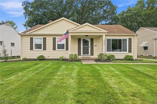 4274 W 202nd St, Fairview Park, OH, 44126-1523 | Card Image