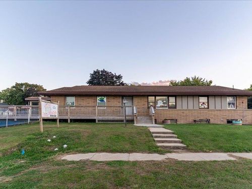 202 G Ave, Grundy Center, IA, 50638-1939 | Card Image