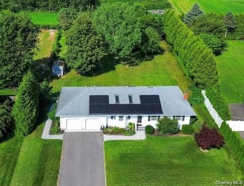 124 Donna Dr, Baiting Hollow, NY, 11933-1342 | Card Image