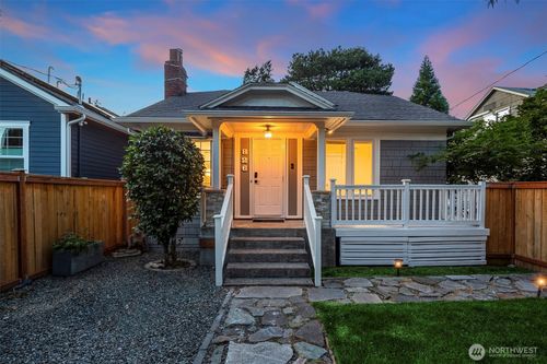 826 Ne 80th St, Seattle, WA, 98115-4210 | Card Image