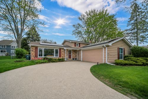 401 Greentree Pkwy, Libertyville, IL, 60048-3523 | Card Image