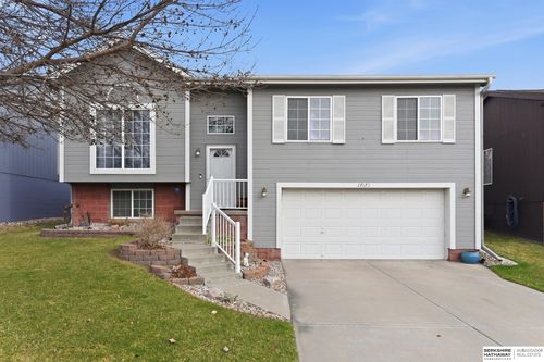 17172 Ruggles St, Omaha, NE, 68116-3043 | Card Image