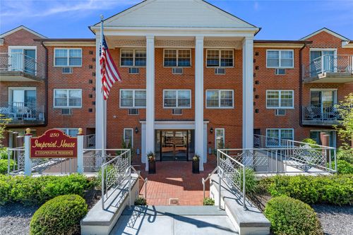 a24-250 Village Ave, Rockville Centre, NY, 11570-2318 | Card Image