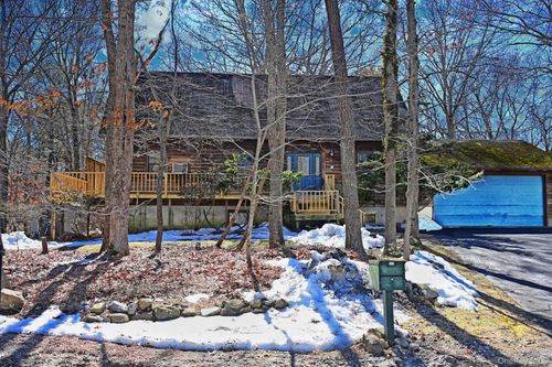 5 Arthur St, Riverhead, NY, 11901-4211 | Card Image