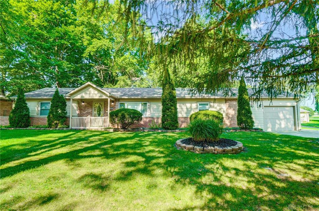 Bledsoe Dr, Bellbrook, OH 45305