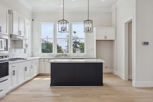 3311 Green Lilly Ln, Houston, TX, 77008-4606 | Card Image