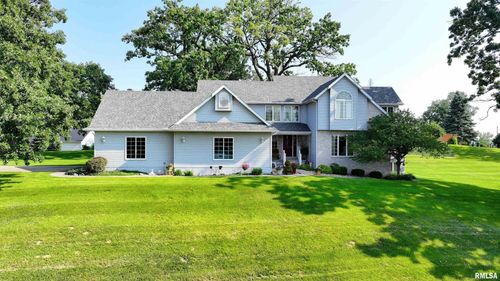 582 Breezy Point Dr, Clinton, IA, 52732-3638 | Card Image