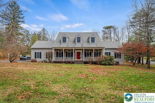 126 Devonshire Dr, Stroudsburg, PA, 18360-7057 | Card Image