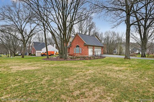 2227 Pine Bluffs Ct, Highland, MI, 48357-4329 | Card Image