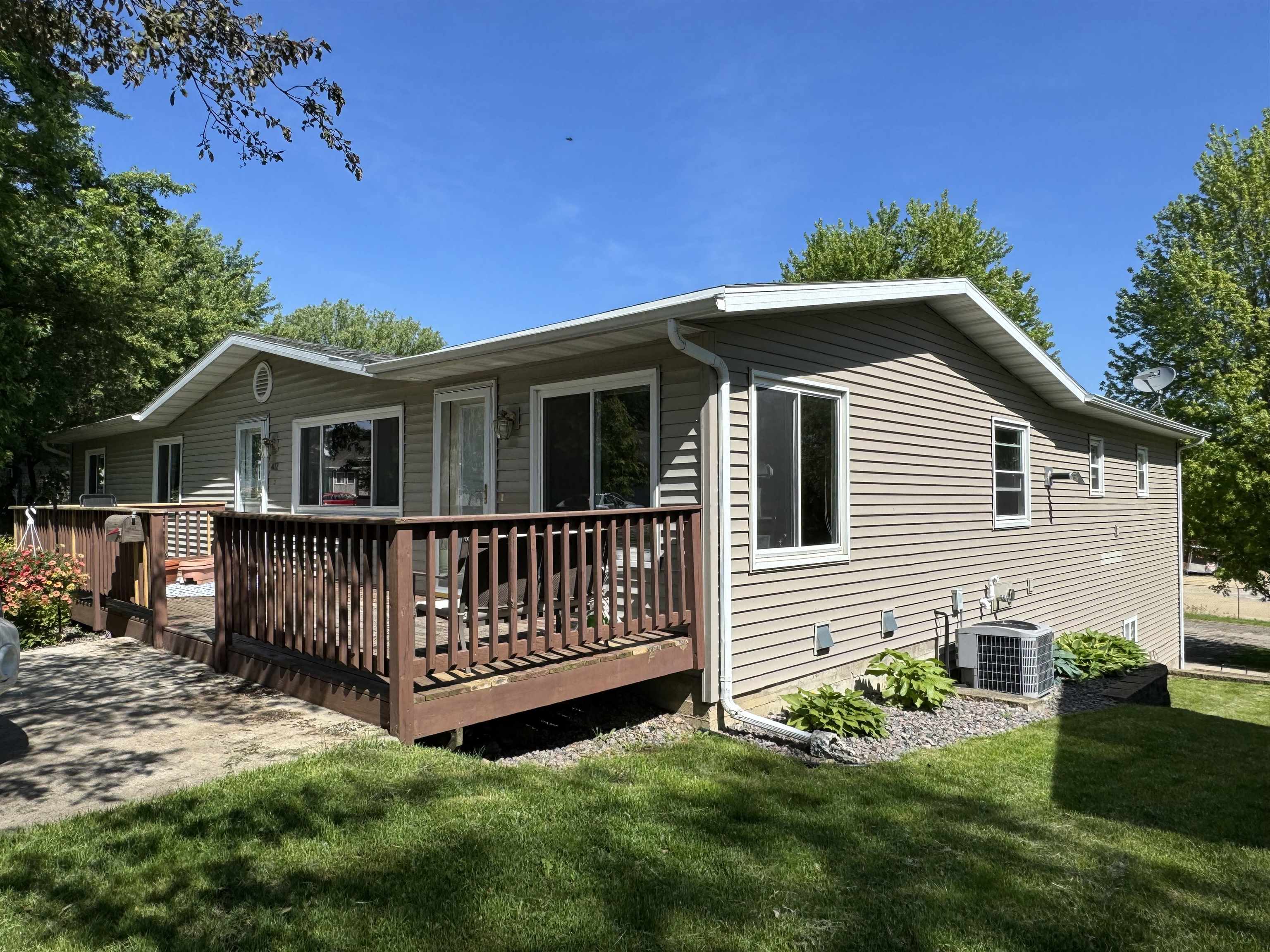 Chapel St, Dodgeville, WI 53533