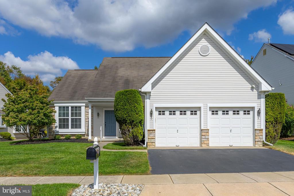 Hibiscus Dr, Marlton, NJ 08053