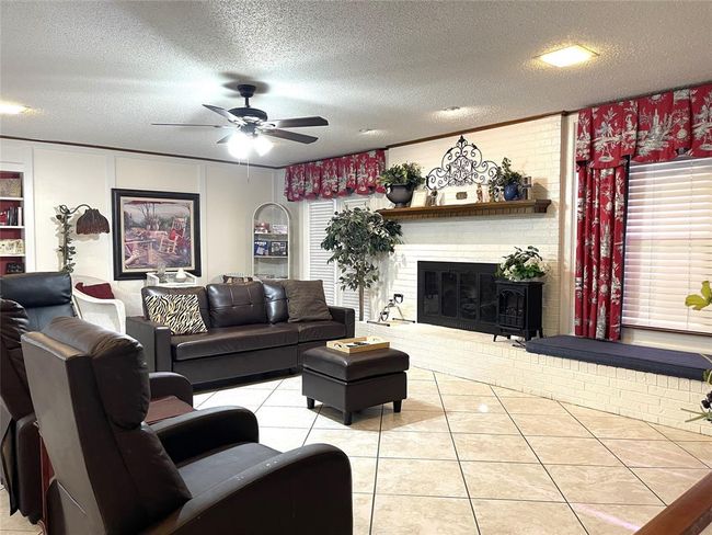 403 N Hall St, House other with 5 bedrooms, 3 bathrooms and null parking in Fairfield TX | Image 9