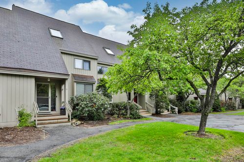 11 Belmont Ct, Bedford, NH, 03110-6501 | Card Image