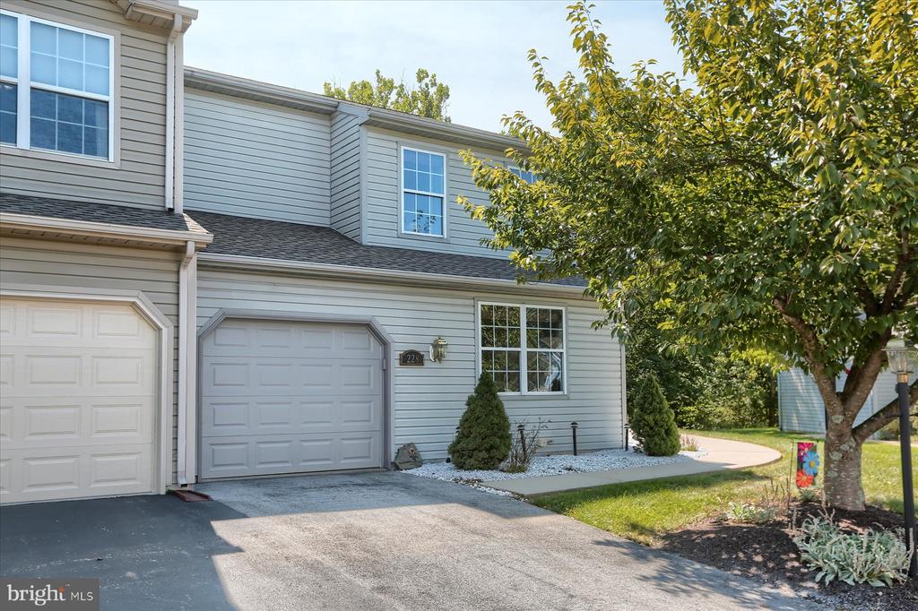 Forest Oak Ln, Harrisburg, PA 17110