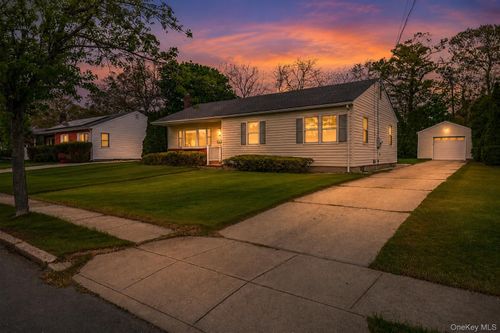 14 George Ct, Bellport, NY, 11713-2911 | Card Image