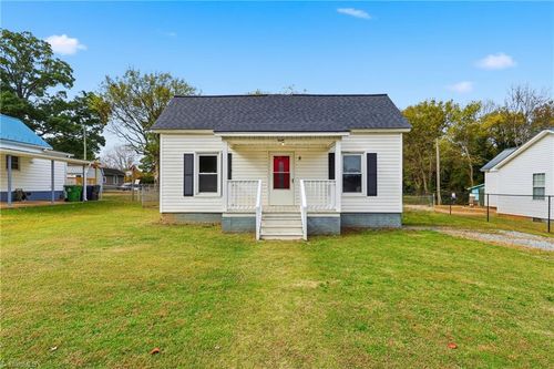 8 Hames St, Lexington, NC, 27295-1620 | Card Image