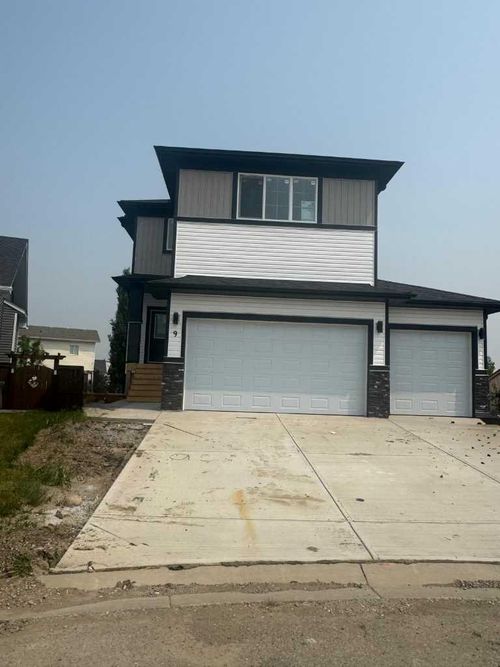 9 Mcclung Gate, Carstairs, AB, T0M | Card Image