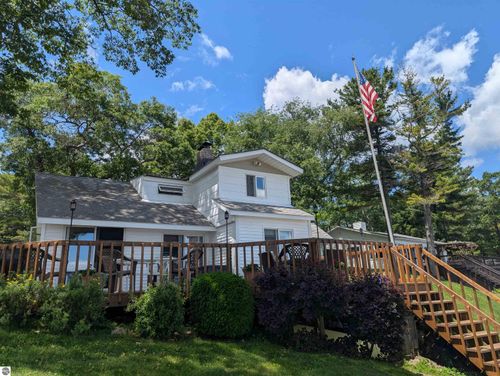 847 S Crescent Ave, Au Gres, MI, 48703-9574 | Card Image