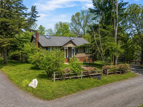 9 Easy St, Hopewell Junction, NY, 12533-5455 | Card Image